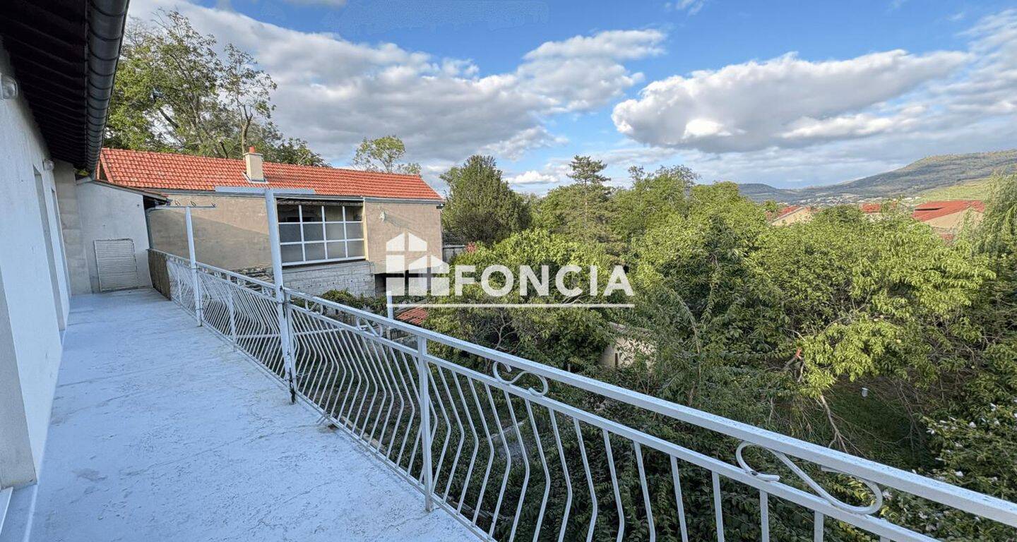Appartement 5 pièces 126 m² · à Les Martres-de-Veyre · 125,6 m² · 785 €/mois