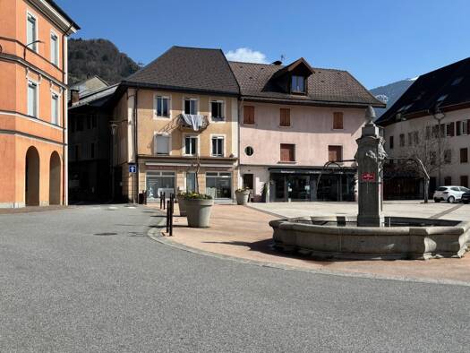 Immeuble à vendre 665 600 € 288 m² Récent et Usine Ugine 73400