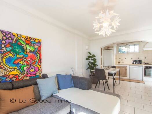 Appartement à vendre 235 000 € 3 pièces 2 chambres 55,5 m² Étage 3/9 Nice 06200