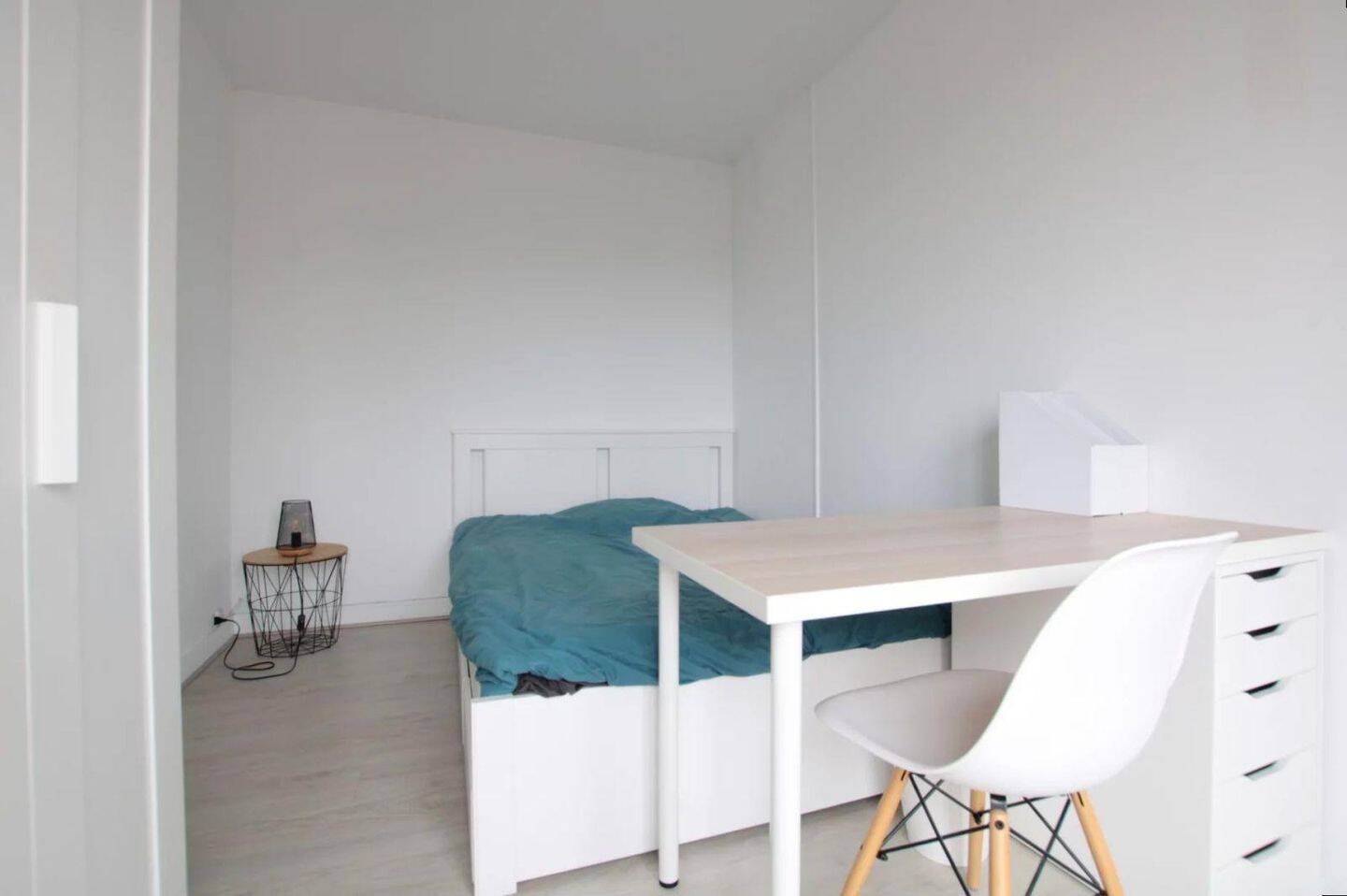 Appartement 4 pièces 72 m² · à Saint-Étienne-du-Rouvray · 72 m² · 375 €