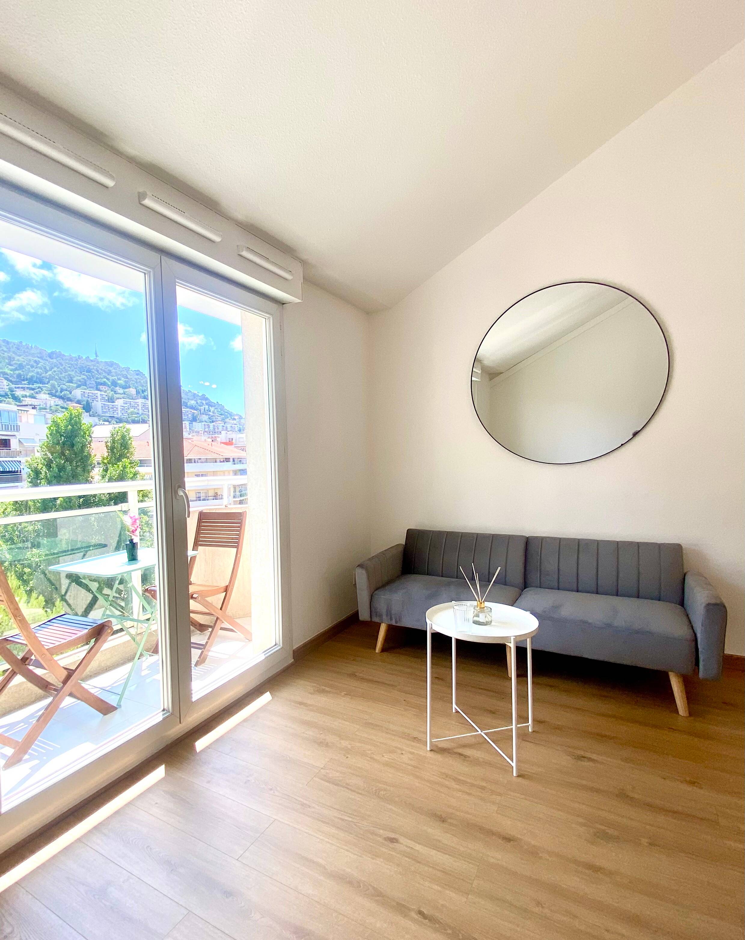 Duplex neuf avec terrasse – Dernier étage – Nice Riquier – Bail meublé 9 mois — 1