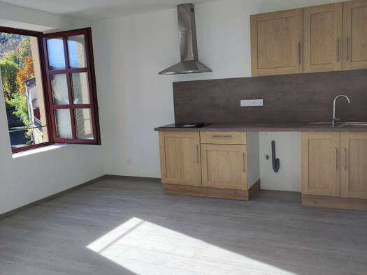 Appartement à louer 510 € 2 pièces 1 chambre 52 m² Étage 1/2 Saint-Pons-de-Thomières 34220