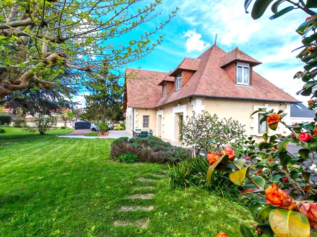 Maison 9 pièces 225 m² · à Saint-Marcel · 225 m² · 645 000 €