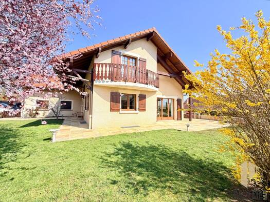 Maison à vendre 945 000 € 7 pièces 5 chambres 240 m² 950 m² de terrain Thoiry 01710