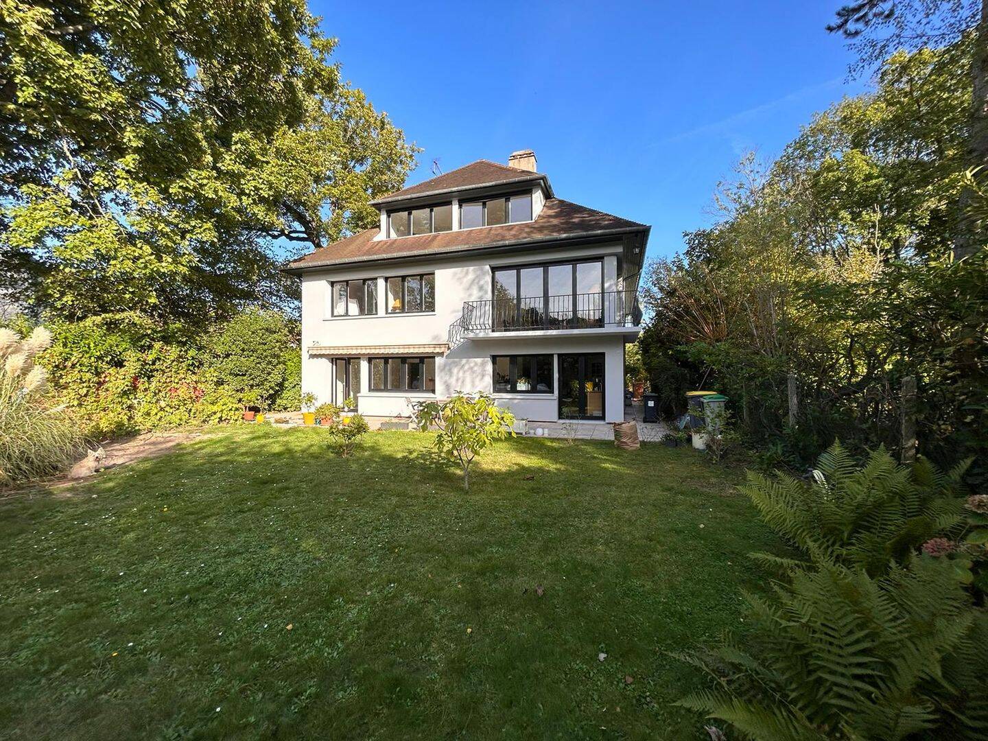 Maison 10 pièces 340 m² · à Vaucresson · 340 m² · 1 800 000 €