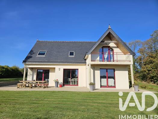Maison à vendre 346 000 € 7 pièces 6 chambres 139 m² 2 766 m² de terrain Guerlesquin 29650