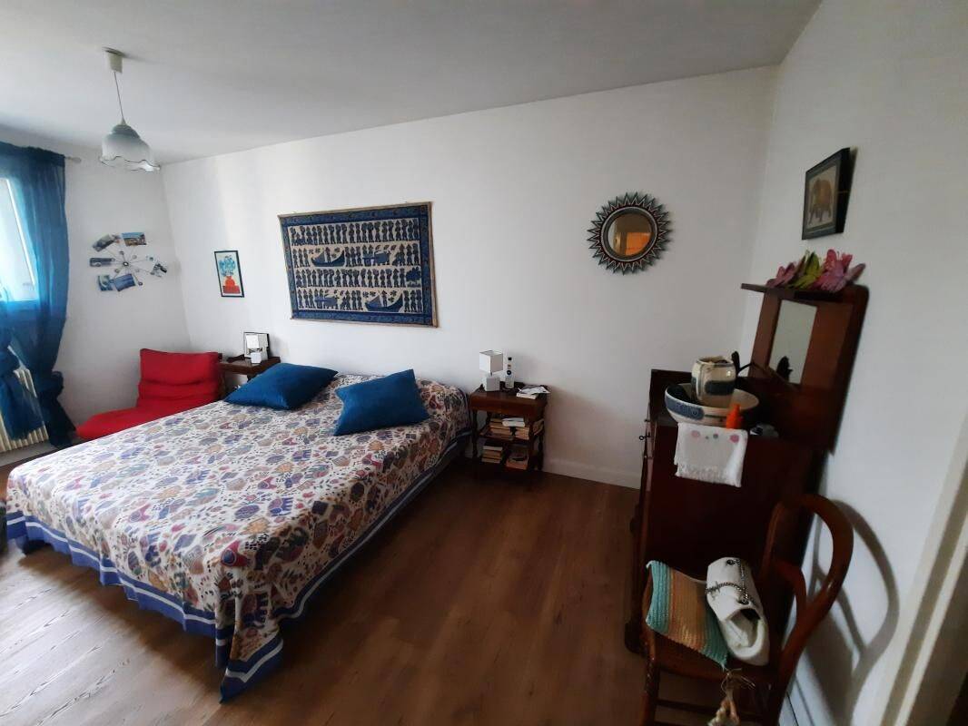 2 pièces 93 m² · à Saint-Pierre-d'Irube · 92,5 m² · 700 €/mois