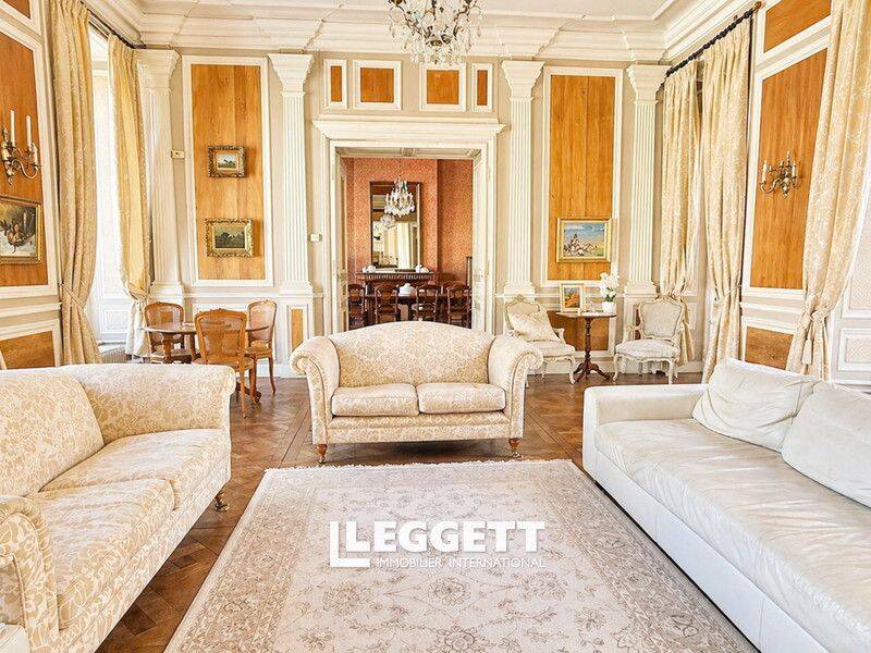 Maison 10 pièces 383 m² · à Mayenne · 383 m² · 595 000 €