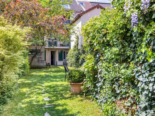 Maison de ville à vendre 1 055 000 € 10 pièces 6 chambres 280 m² 345 m² de terrain Centre Gex 01170