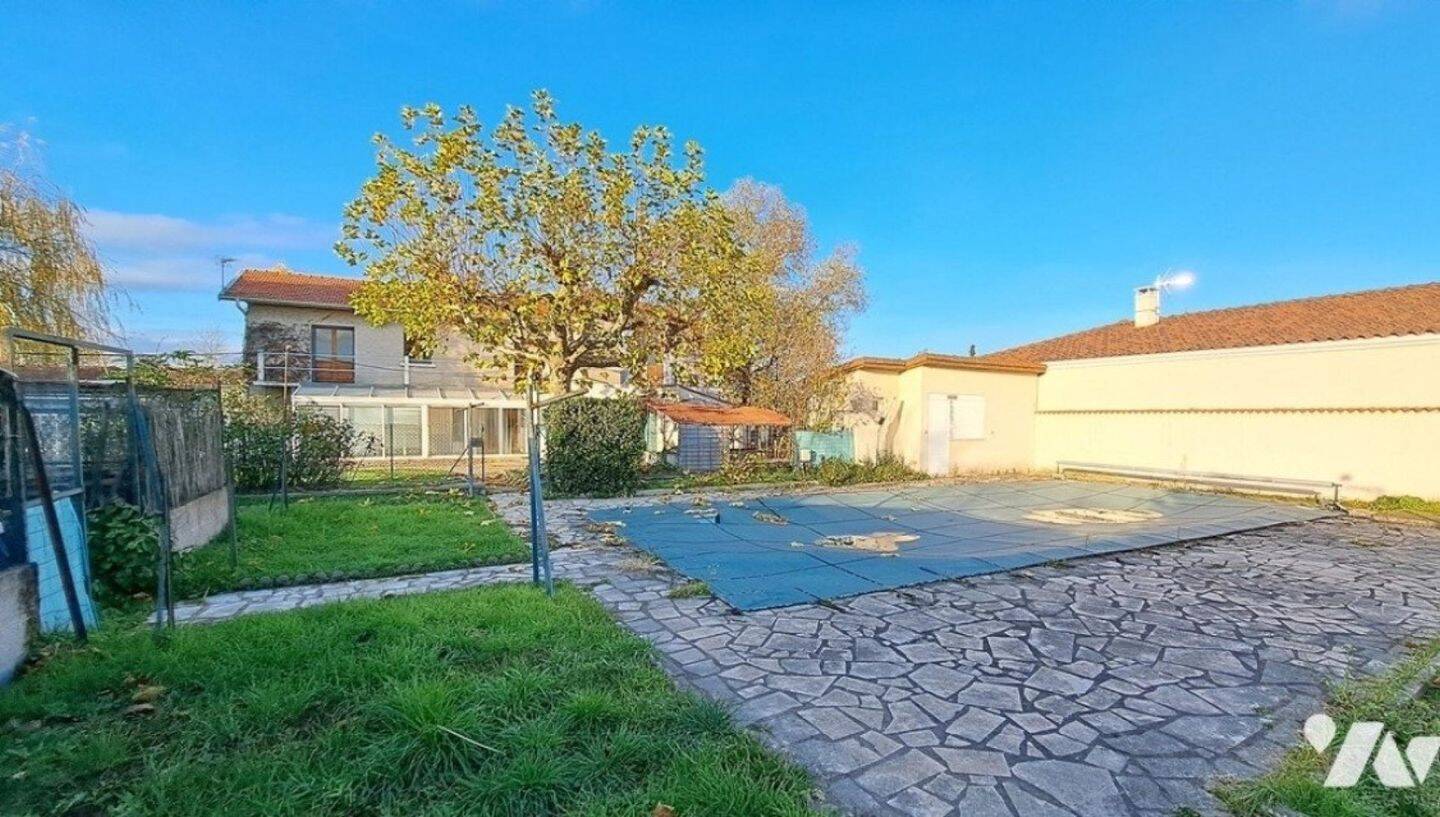 Maison 8 pièces 150 m² · à Savigneux · 150 m² · 200 000 €