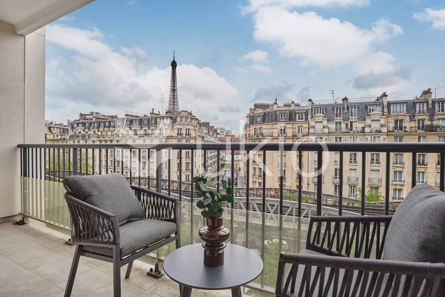 Appartement 2 pièces 63 m² · à Paris 15ème Arrondissement · 63 m² · 4 990 €/mois