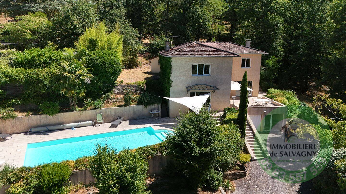 Maison 6 pièces 227 m² · à La Tour-de-Salvagny · 227 m² · 695 000 €