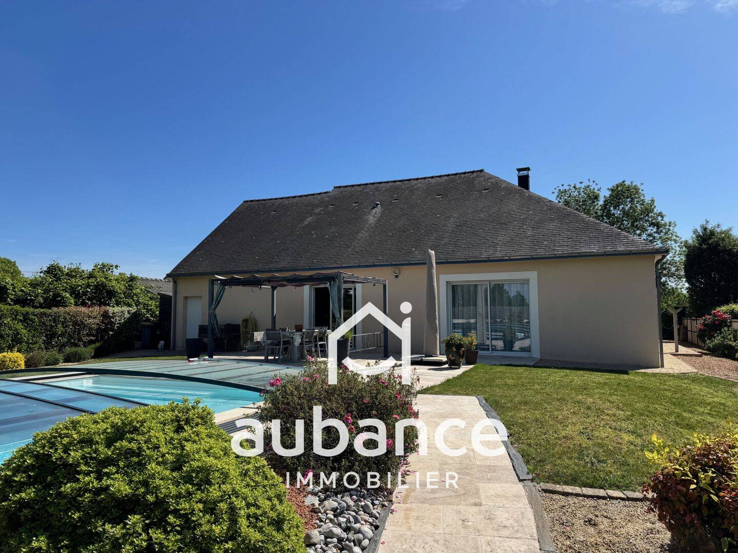 Maison 8 pièces 226 m² · à Les Garennes sur Loire · 226 m² · 615 000 €