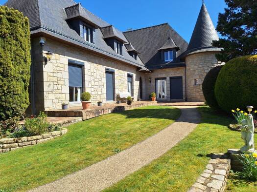 Maison à vendre 399 360 € 8 pièces 5 chambres 245 m² 1 193 m² de terrain Loudéac 22600