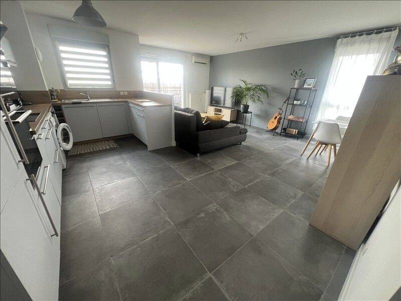 Appartement 3 pièces 70 m² · à Vaulx-en-Velin · 70 m² · 950 €