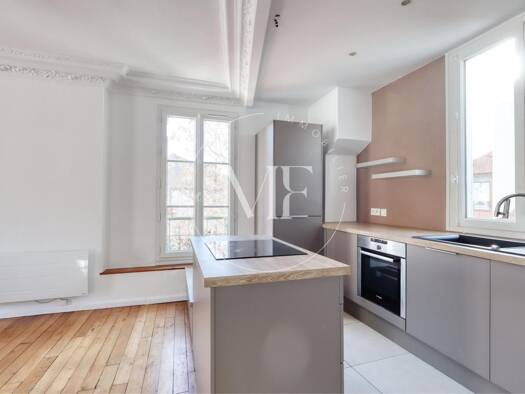 Duplex à vendre 300 000 € 2 pièces 1 chambre 70 m² Étage 3/3 Vieux Pont Nanterre 92000