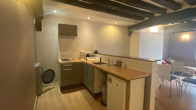 Appartement à louer 890 € 2 pièces 1 chambre 48 m² Étage 3/4 Nantes 44000