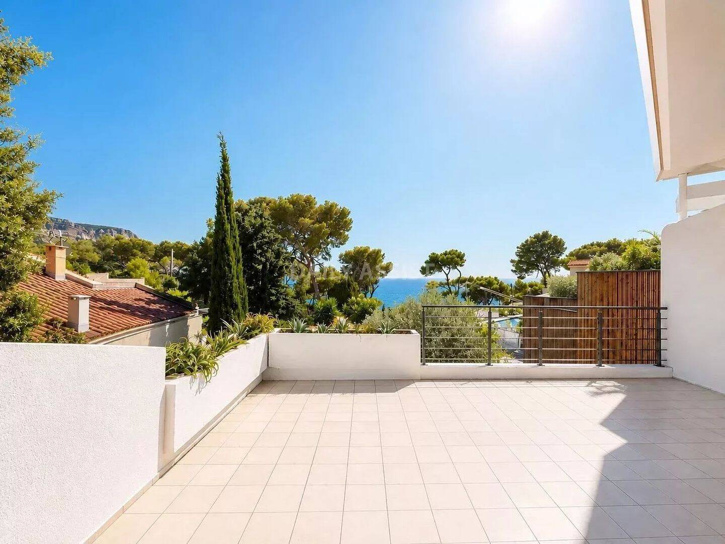 Maison 4 pièces 91 m² · à Cassis · 91 m² · 2 800 €