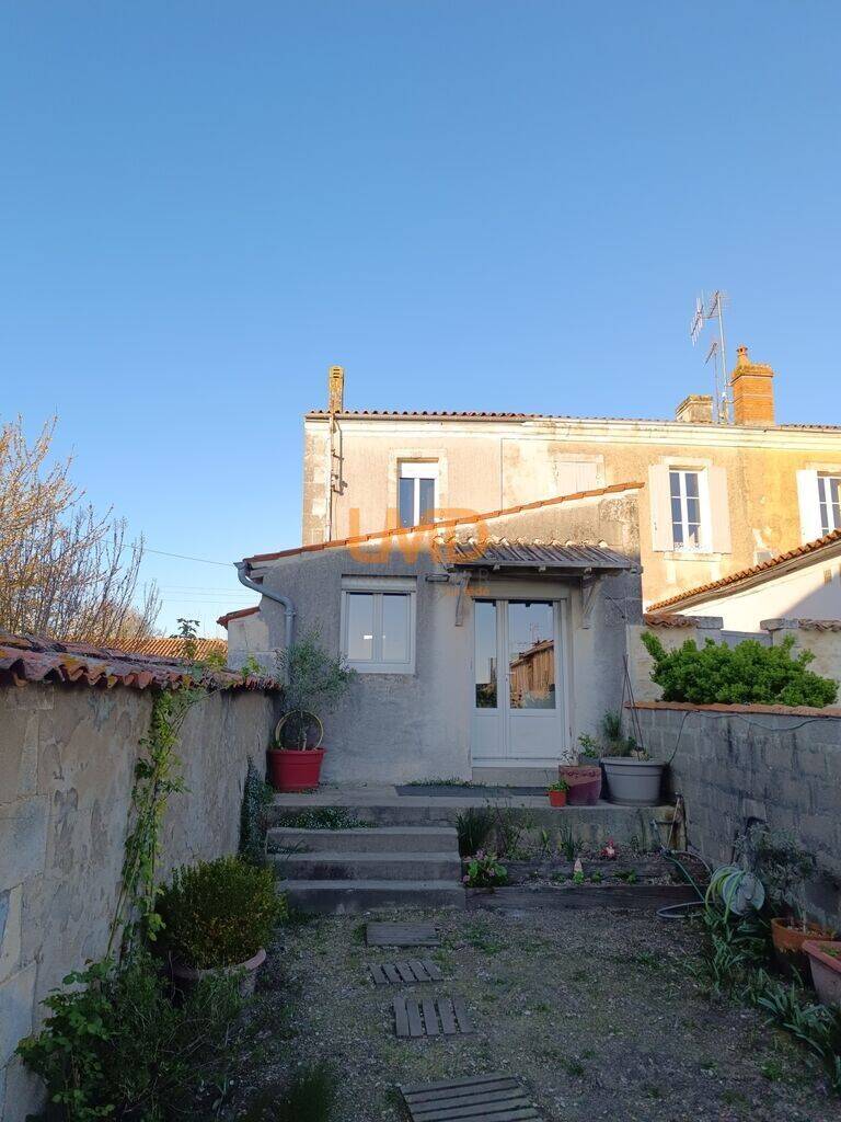 Maison 4 pièces 100 m² · à Saint-Jean-d'Angély · 100 m² · 150 000 €