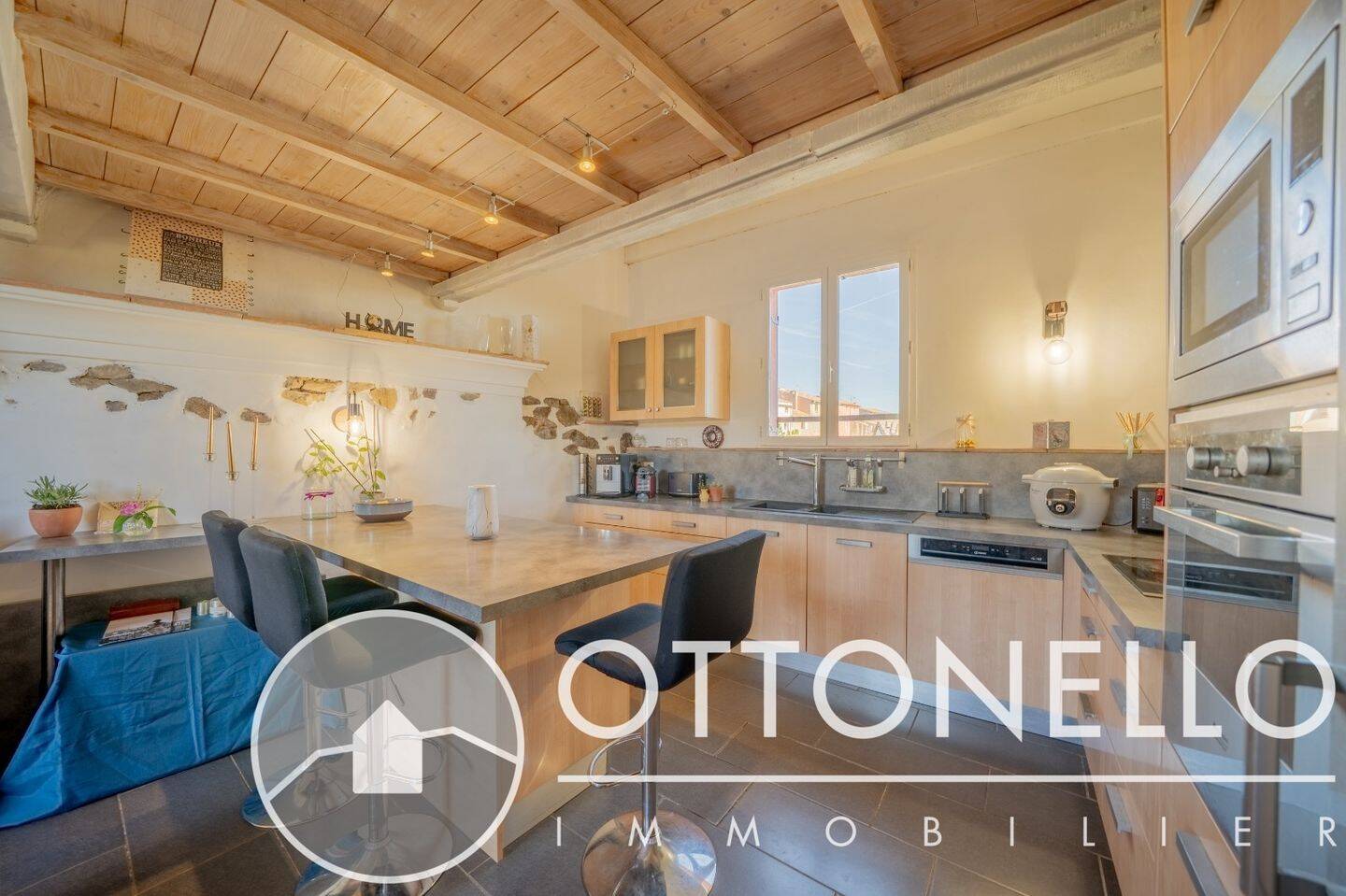 Maison 4 pièces 73 m² · à Roquebrune-sur-Argens · 72,7 m² · 1 150 €/mois