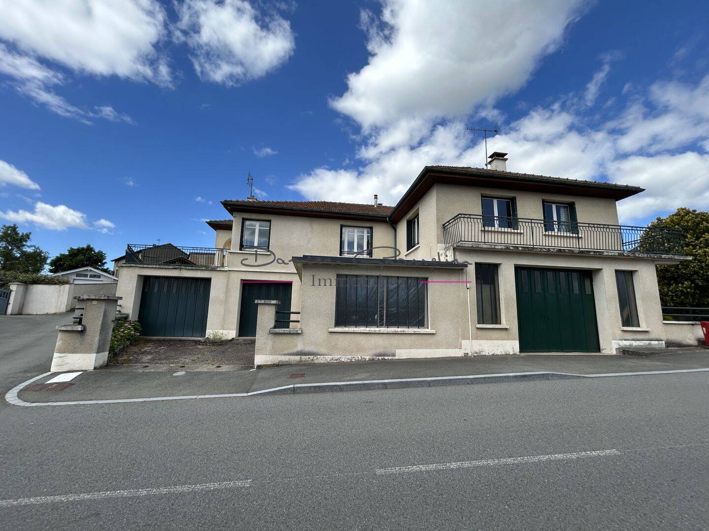 Maison 9 pièces 184 m² · à Saint-Just-la-Pendue · 184 m² · 255 000 €