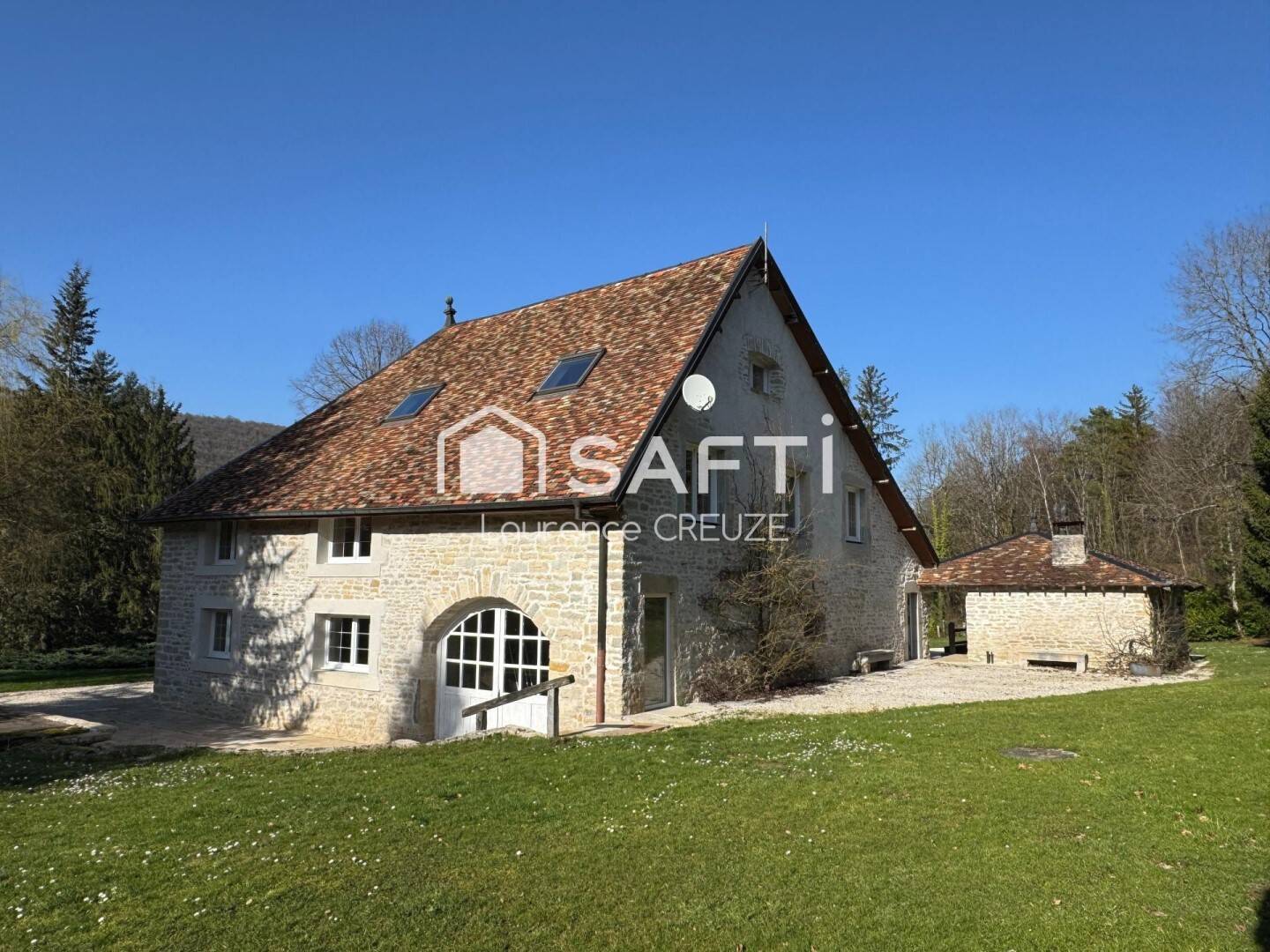 Maison 12 pièces 432 m² · à Marchaux-Chaudefontaine · 432 m² · 1 050 000 €