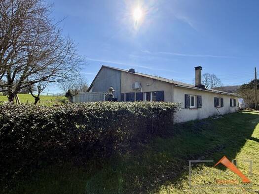 Maison de plain-pied à vendre 182 500 € 4 pièces 2 chambres 90 m² 1 519 m² de terrain Fabas 09230