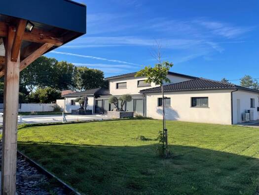 Villa à vendre 799 000 € 9 pièces 4 chambres 243 m² 2 130 m² de terrain Noé 31410
