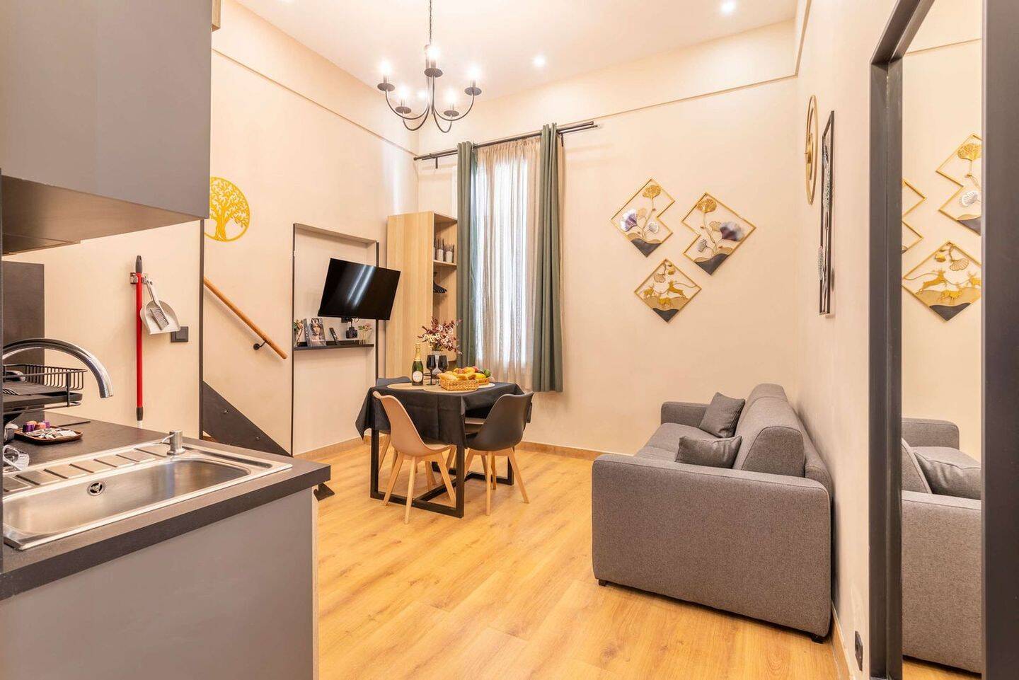 Appartement 2 pièces · à Marseille 6ème Arrondissement · 2 048 €