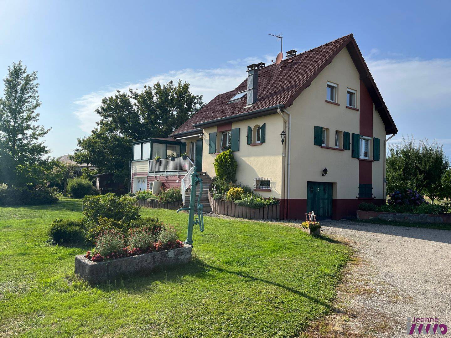 Maison 6 pièces 160 m² · à Angeot · 160 m² · 335 000 €