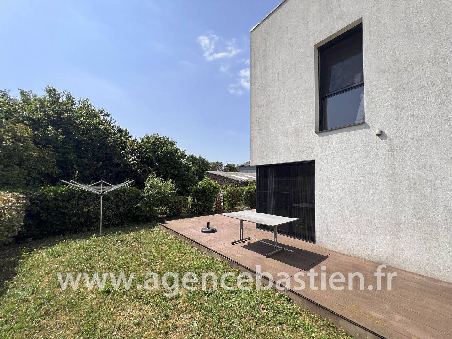 Appartement 4 pièces 100 m² · à Ségny · 100 m² · 550 000 €