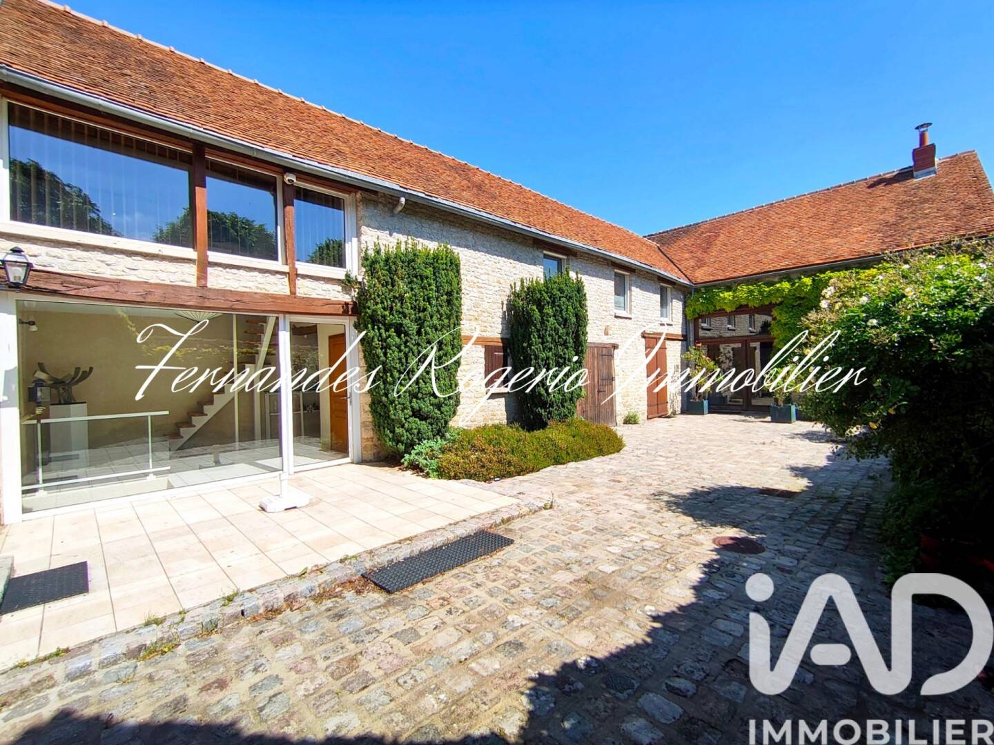 Maison 9 pièces 269 m² · à Yèvre-la-Ville · 269 m² · 359 990 €