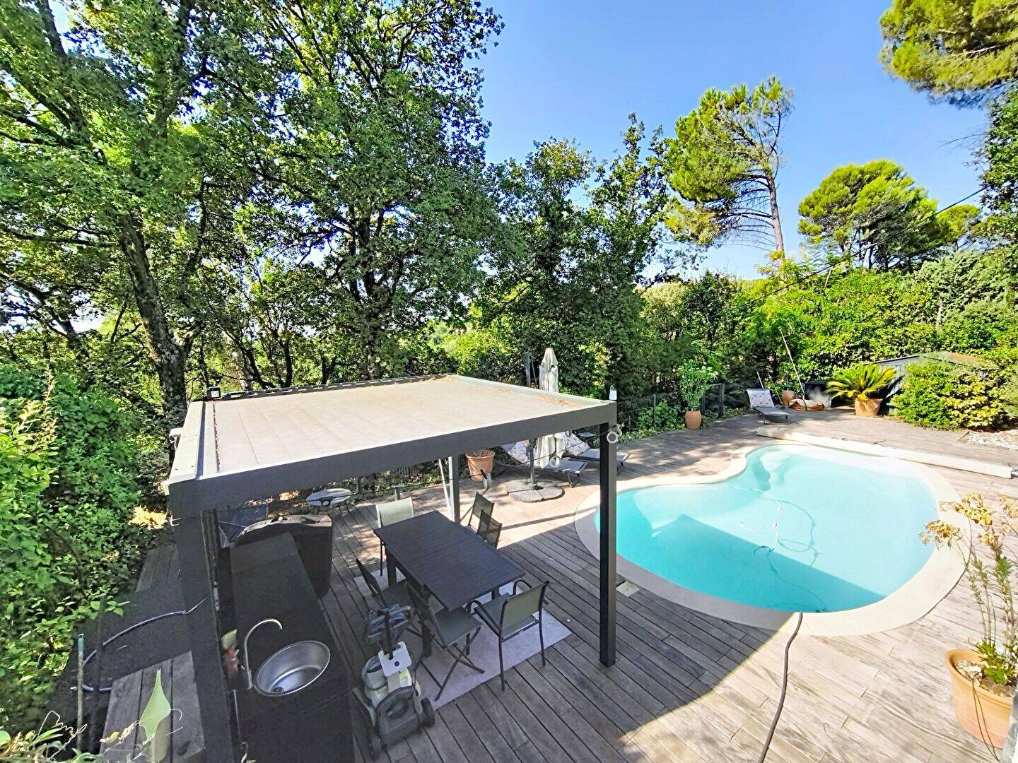Appartement 3 pièces 113 m² · à Éguilles · 113 m² · 556 000 €