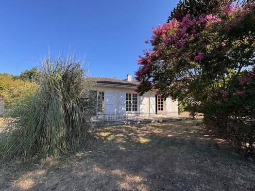 Maison de plain-pied à vendre 246 000 € 3 pièces 2 chambres 73 m² 1 129 m² de terrain Biganos 33380