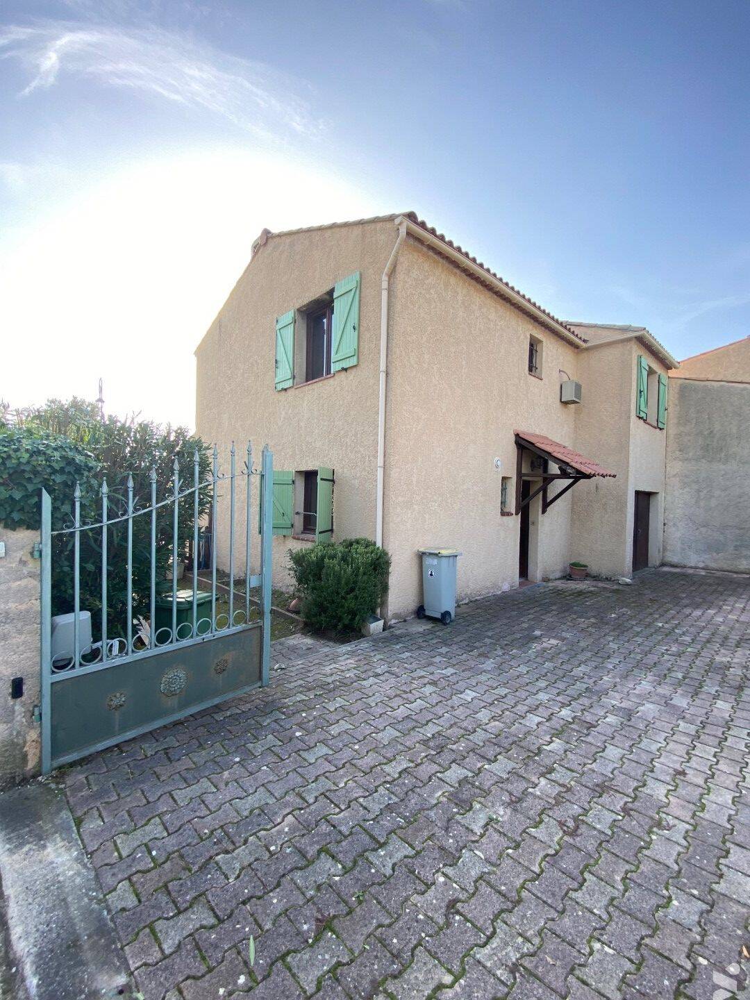Maison 5 pièces 325 m² · à Éguilles · 325 m² · 379 600 €