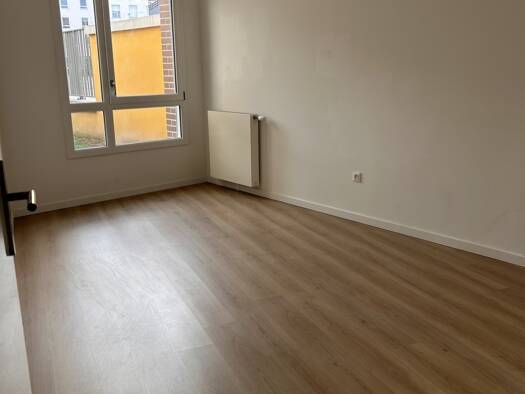 Appartement à vendre 240 000 € 3 pièces 2 chambres 66,5 m² RDC/2 Bezannes 51430