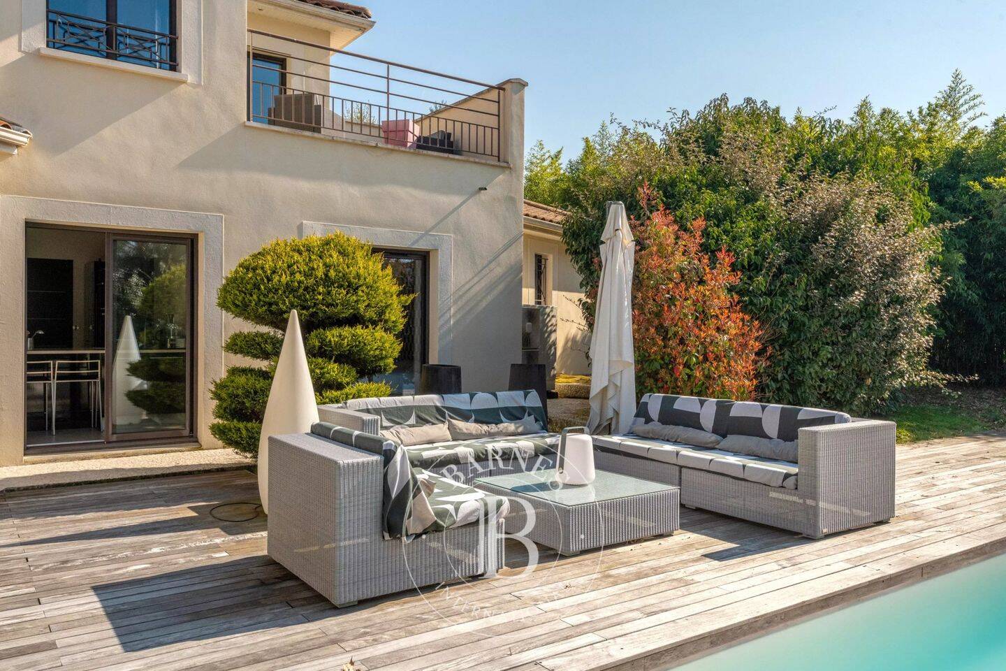 Maison 5 pièces 230 m² · à Dommartin · 230 m² · 895 000 €