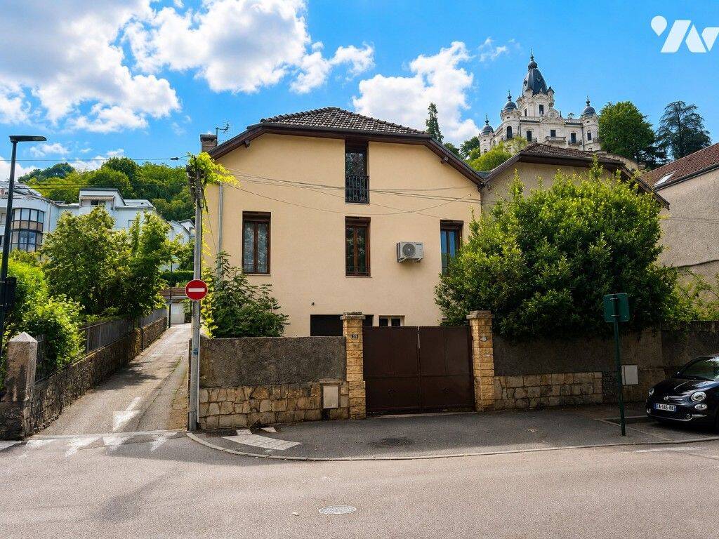 Maison 10 pièces · à Aix-les-Bains · 495 000 €