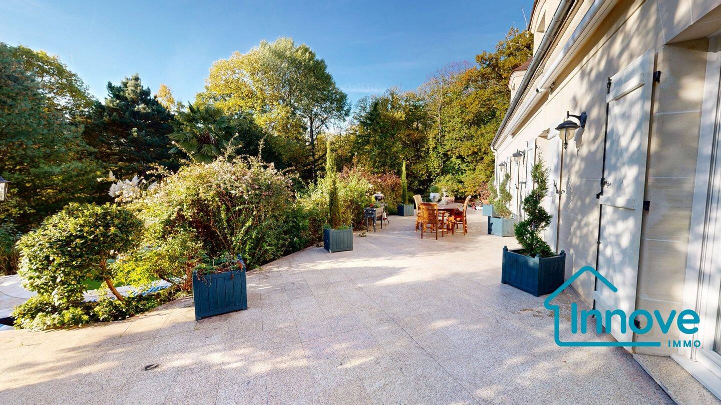 Maison 7 pièces 220 m² · à Maule · 220 m² · 1 250 000 €
