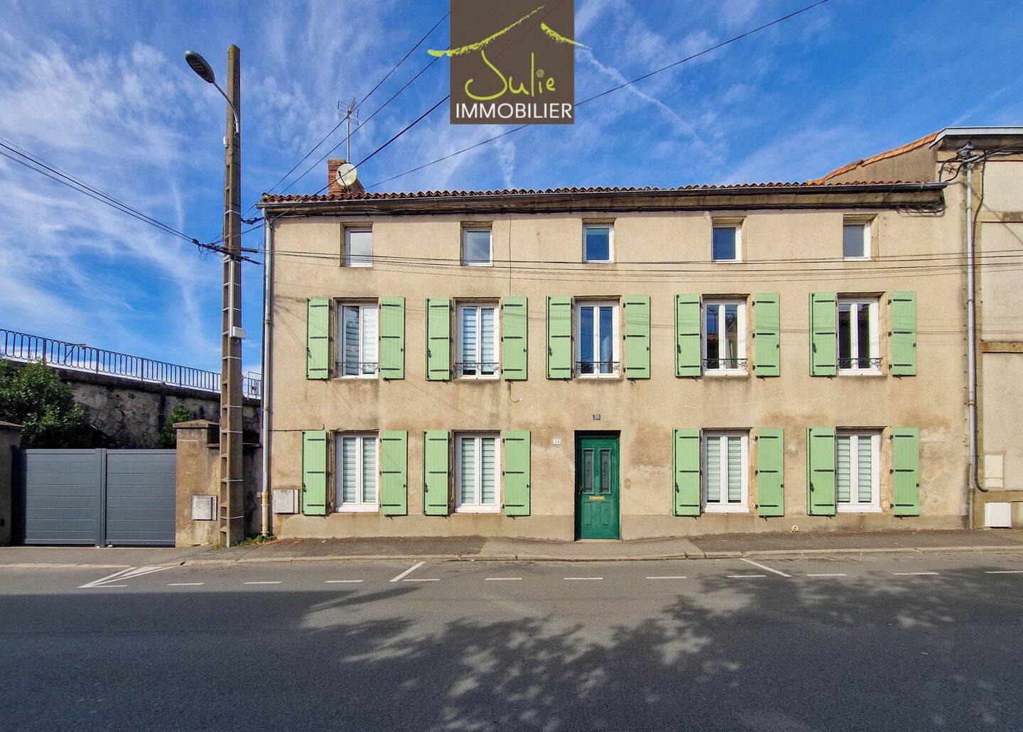 Maison 7 pièces 205 m² · à Bressuire · 205 m² · 257 000 €