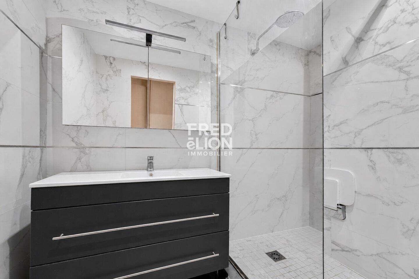 Appartement 3 pièces 79 m² · à Paris 10ème Arrondissement · 79 m² · 850 000 €
