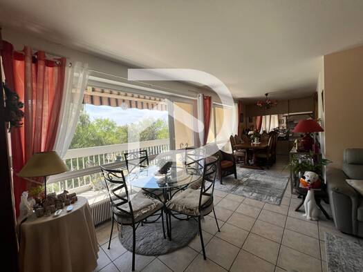 Appartement à vendre 229 500 € 5 pièces 3 chambres 96 m² Étage 3/6 La Villedieu Reaux Élancourt 78990