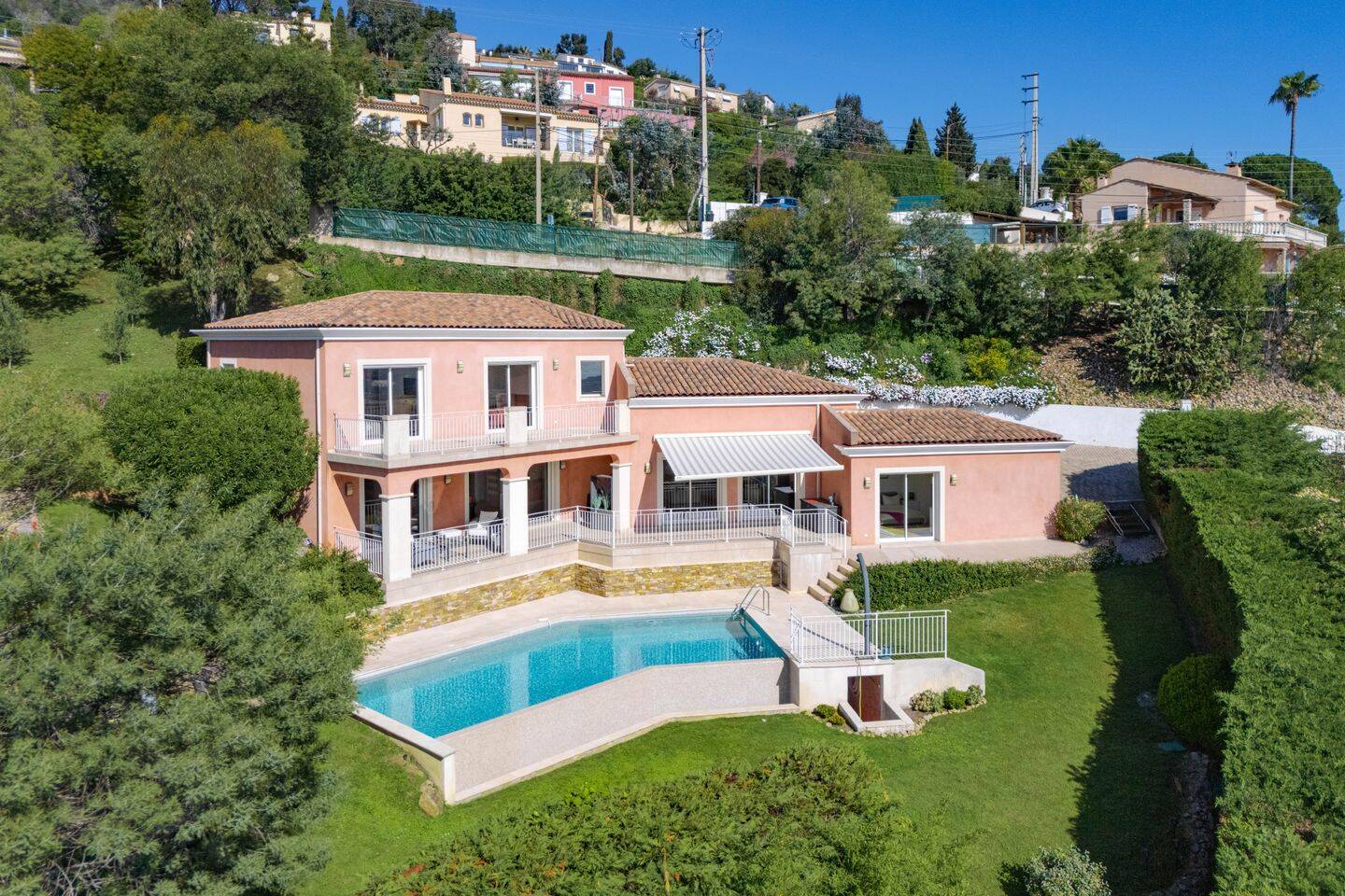 Maison 6 pièces 204 m² · à Mandelieu-la-Napoule · 204,1 m² · 2 200 000 €