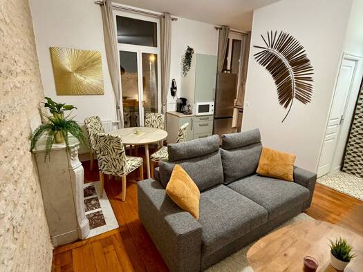 Appartement à louer 750 € 2 pièces 1 chambre 37 m² Étage 1/1 Centre Ville Niort 79000