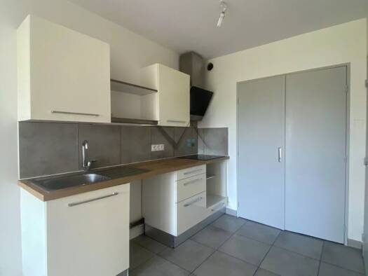 Appartement à louer 635 € 2 pièces 1 chambre 46 m² Étage 2/4 Ville-Basse Montélimar 26200