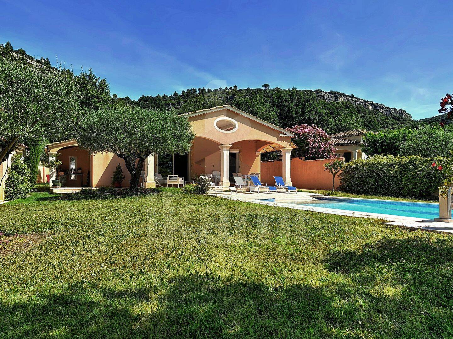 Maison 7 pièces 145 m² · à Chusclan · 145 m² · 425 000 €