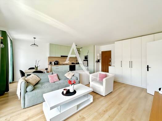 Appartement à vendre 165 000 € 2 pièces 1 chambre 47 m² Étage 7/9 Brigitte Plaisir 78370