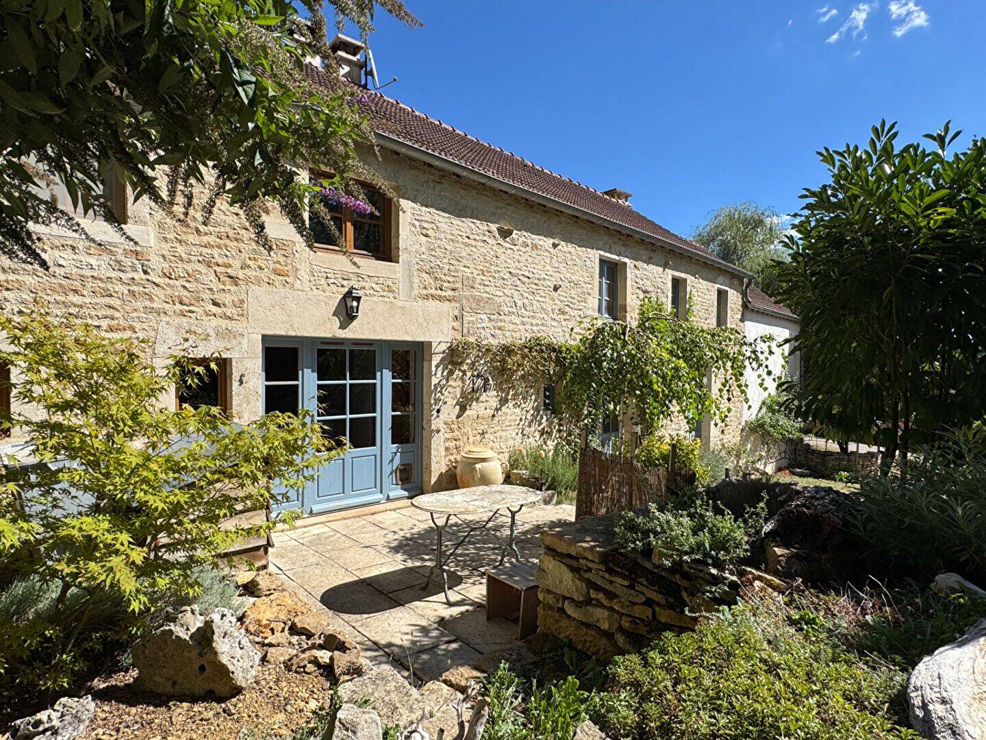 Maison 14 pièces 280 m² · à Mont-Saint-Jean · 280 m² · 330 000 €