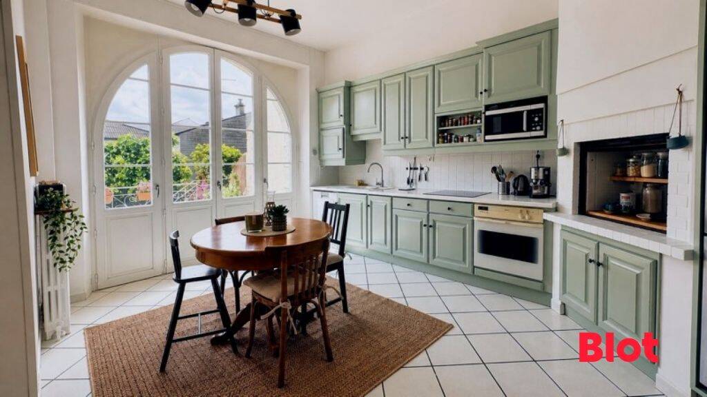 Maison 8 pièces 230 m² · à Fougères · 230 m² · 404 250 €