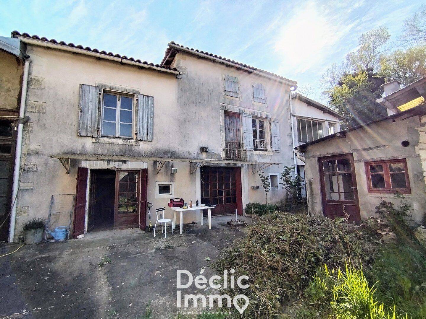 Maison 4 pièces 171 m² · à Verteuil-sur-Charente · 171 m² · 82 000 €